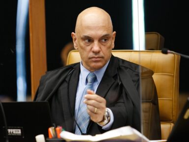 Moraes envia à PGR pedido da PF para indiciar Jair por ligar Covid à Aids