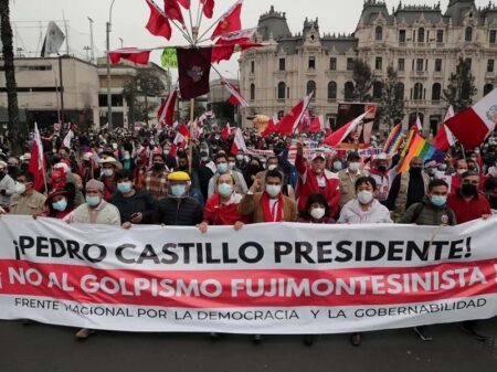 Castillo se compromete com CGTP e chama peruanos à defesa da democracia