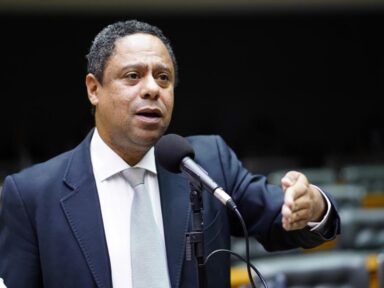 “Bolsonaro é o pai da fome! Inflação para os pobres só piora”, afirma Orlando