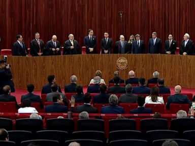 Moraes toma posse na Presidência do TSE em sessão solene. ASSISTA