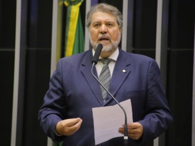 “Legado de Bolsonaro é  fome, carestia e  desemprego”, diz Renildo