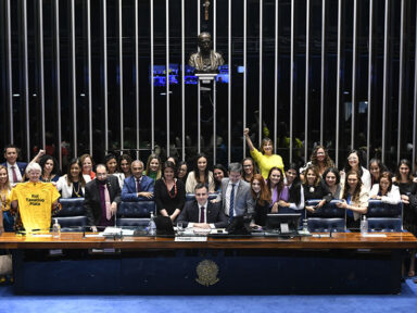 Senado aprova PL que acaba com rol taxativo e garante tratamento de pacientes por planos de saúde