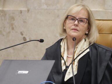 Weber encaminha ação contra Bolsonaro pelo vexame da reunião com embaixadores