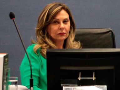 Subprocuradora acoberta Jair, recebe elogio dele e ataca Moraes por manter inquérito