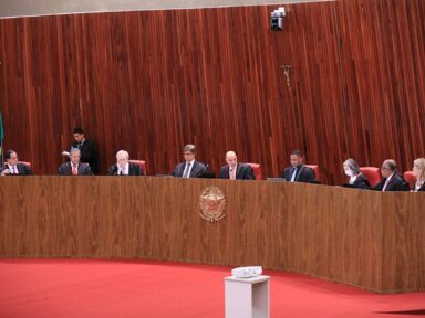 TSE unânime decide excluir vídeos das fake news de Bolsonaro na reunião com os embaixadores
