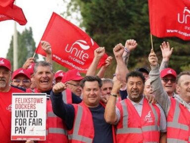 Greve por salários para maior porto de carga da Inglaterra