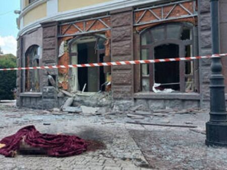 Forças ucranianas bombardeiam hotel que hospeda jornalistas em Donetsk