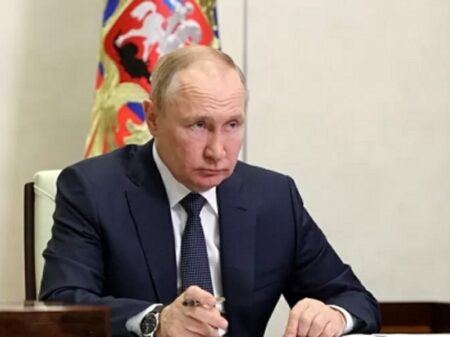 EUA fomenta conflitos na tentativa de manter sua hegemonia, denuncia Putin
