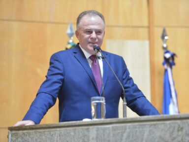 Renato Casagrande lidera intenções de voto no Espírito Santo com 52%, aponta Ipec