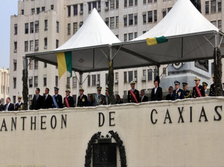 Insistência de Bolsonaro em manipular desfile impediu festa dos 200 anos da Independência no Rio