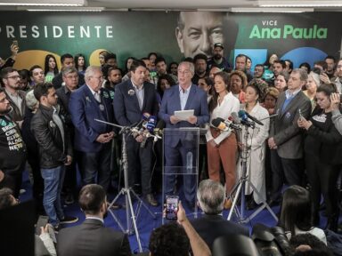Ciro diz que não vai desistir e que sua candidatura “está de pé”