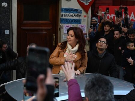 “Atentado contra Cristina é ataque à democracia argentina”, denuncia o presidente Fernández