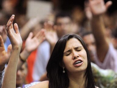 “Oramos pela democracia, respeito ao resultado das urnas e justiça”, diz carta de 70 líderes evangélicos