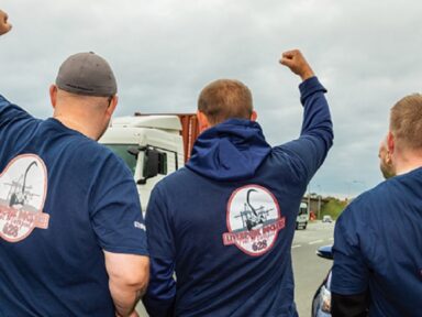 Estivadores de Liverpool iniciam greve de duas semanas por aumento salarial