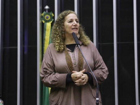 Jandira é escolhida líder da bancada do PCdoB: “por uma agenda de reconstrução nacional”