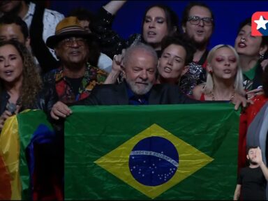 “Esse governo faz parte das páginas mais infelizes de toda a nossa história”, diz Lula aos artistas