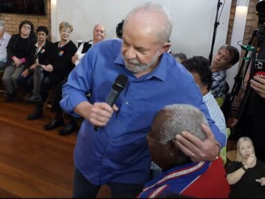 “Agora, com esse governo, voltou a ser um sacrifício o idoso receber aposentadoria”, diz Lula