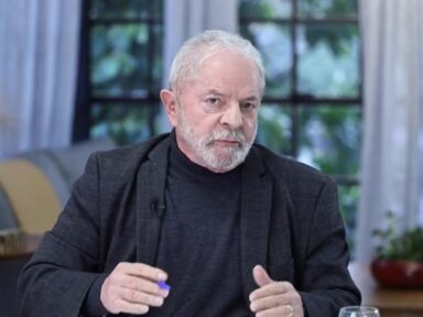 “O Brasil é um país do bem e não pode ser governado por um presidente do mal”, disse Lula