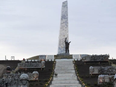Donetsk restaura memorial à vitória soviética no Donbass destruído pelos nazis de Kiev
