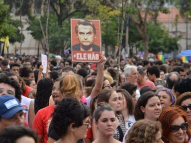 Bolsonaro prefere “pistola” à lei para proteger as mulheres