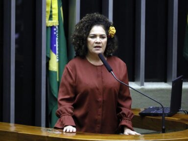 “É urgente a mobilização de toda a enfermagem para garantir o piso salarial”, convoca Perpétua