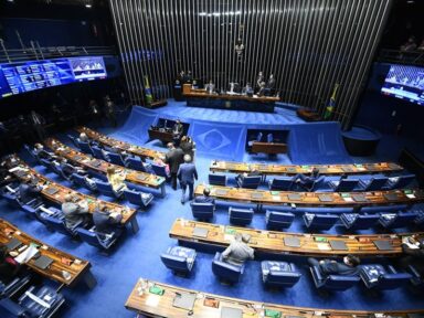 Senadores apresentam PEC que destina R$ 10 bi do orçamento secreto para o piso da enfermagem