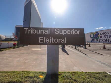 TSE começa a ouvir testemunhas em ação que pode levar à nova inelegibilidade de Bolsonaro