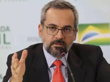 Até Weintraub, ex-ministro, diz que apoio a Bolsonaro é “passar pano para ladrão”