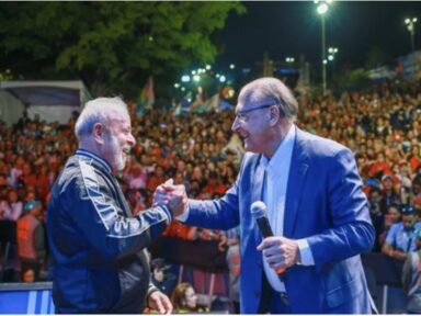“O povo vai recuperar a soberania nacional e a democracia”, diz Lula nos comícios de SP