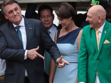 TSE conclui que Bolsonaro parasitou festa da Independência e tira seu programa do ar