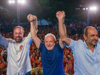 No Vale do Aço, Lula critica a destruição da indústria e garante que irá reconstruir o setor