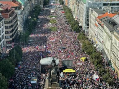 Europeus protestam contra alta nas tarifas de energia movida por “sanções suicidas” à Rússia