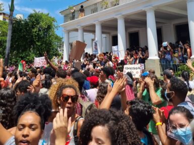 Após pressão de reitores e estudantes, ministro recua e diz que verba de universidades federais será liberada