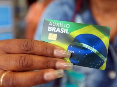 Manobra eleitoreira fracassa e Bolsonaro é rejeitado em cidades que mais recebem  Auxílio Brasil
