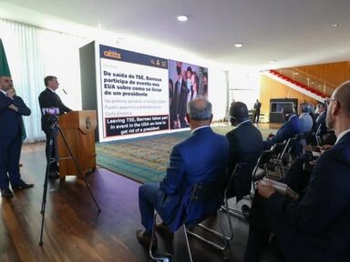 TSE condena Bolsonaro por propaganda antecipada na reunião com embaixadores