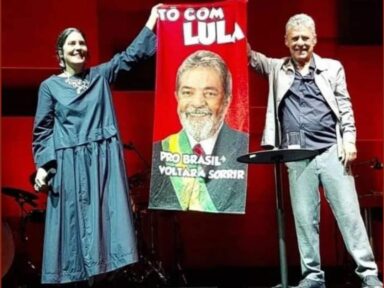 Milhares cantam com Chico Buarque e Mônica Salmaso em Fortaleza: “Lula, Lula!”