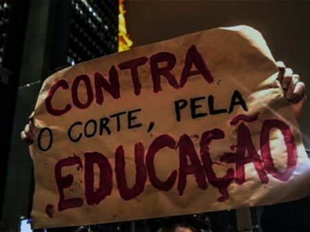 Bolsonaro inviabiliza universidades federais
