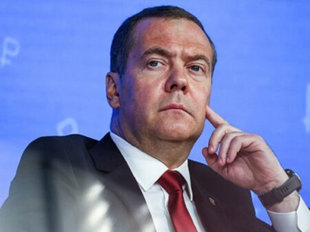EUA sacrifica vidas ucranianas no seu jogo de interesses, denuncia Medvedev