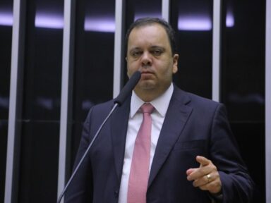 Deputado aliado do Planalto ameaça o STF pelo orçamento secreto: “a gente tira o deles”