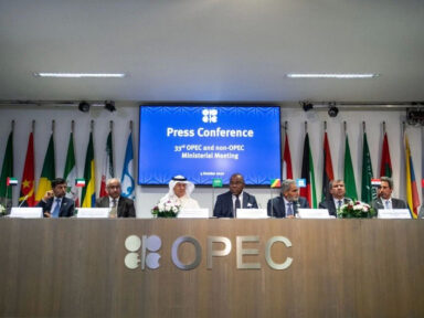 OPEP ignora pressões dos EUA e corta produção em 2 milhões de barris/dia