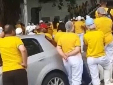 Justiça condena frigoríficos que obrigaram funcionários a usar camisa pró-Bolsonaro e multa pode chegar a 1 milhão