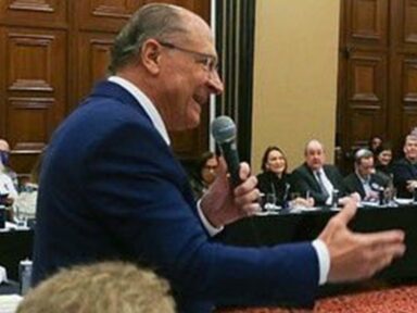Alckmin enaltece a democracia e condena Zambelli: “lamentável, a lei é para todos”