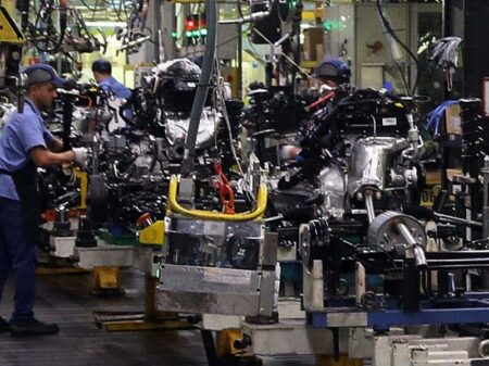 Produção industrial contraria propaganda do governo e recua 0,6% em agosto