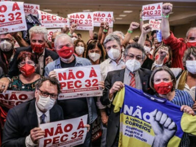 Lula diz a trabalhadores que vai atuar para barrar a PEC 32, que desmonta o serviço público