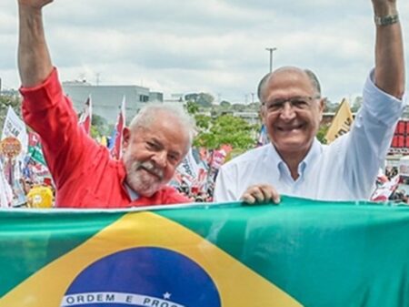 Lula e Alckmin são diplomados agora, oficializando a vitória nas urnas. ASSISTAM