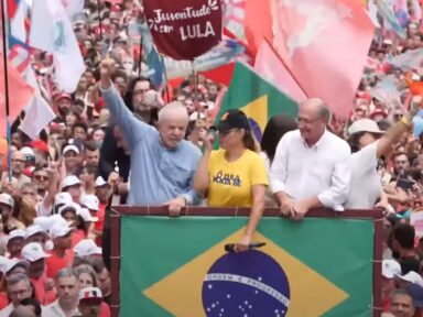 Lula e Alckmin encerram a campanha com caminhada na Avenida Paulista. ASSISTA