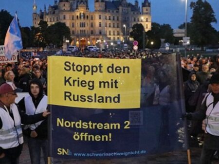 Alemães tomam as ruas pelo fim das sanções à Rússia e contra alta nos combustíveis