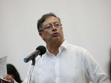 “EUA arruinam as economias mundo afora”, denuncia o presidente da Colômbia