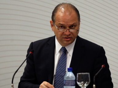 Líder de Bolsonaro quer ‘enquadramento’ do Judiciário ao seu chefe