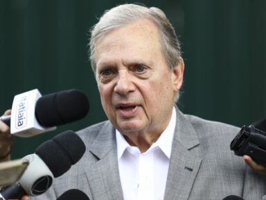 Tasso: “o que está em jogo é a democracia e minha posição é Lula no segundo turno”